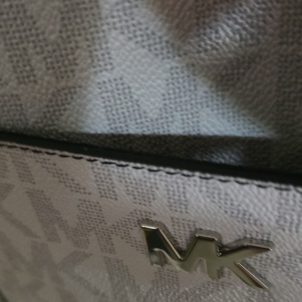 Michael Kors Men’s White and Gray MK Logo Messenger Bag - Picture 4 of 14